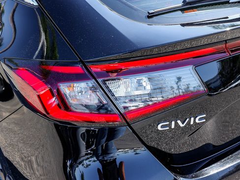 Used 2024 Honda Civic EX-L image 8