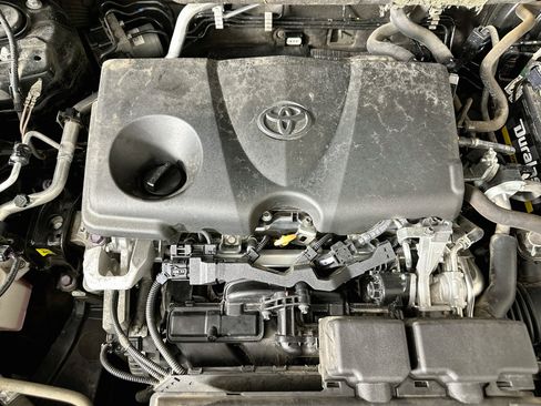 Used 2020 Toyota RAV4 XLE w/ Convenience Package FWD image 32
