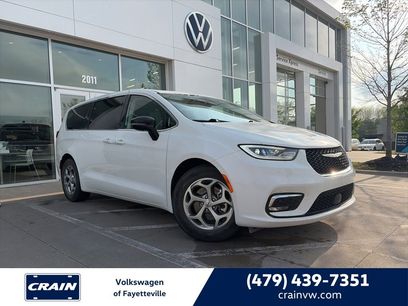Used 2024 Chrysler Pacifica Limited