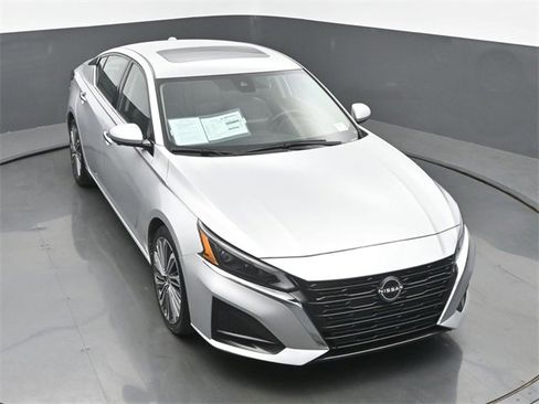 Used 2023 Nissan Altima 2.5 SL image 45