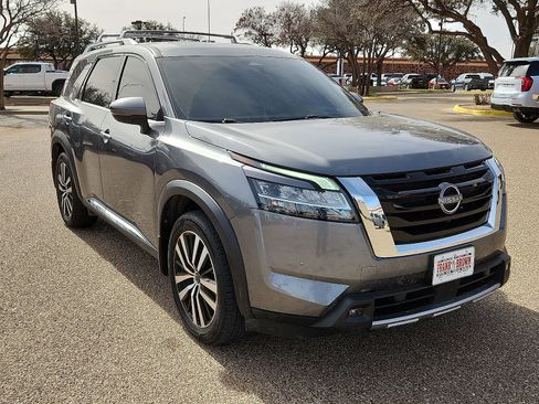 Used 2023 Nissan Pathfinder Platinum image 6