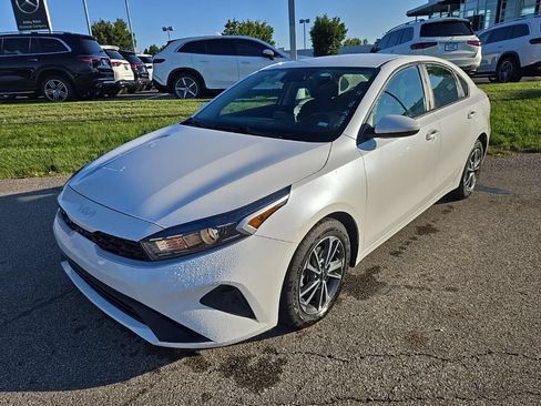 Used 2023 Kia Forte LXS FWD image 9