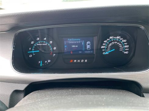 Used 2015 Ford Taurus SEL image 32