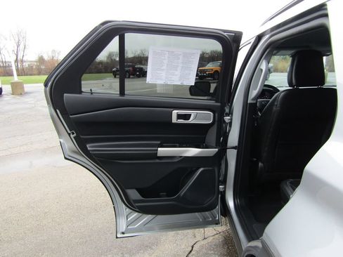 Used 2024 Ford Explorer XLT w/ Equipment Group 202A AWD/4WD image 40
