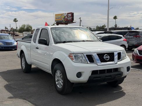 Used 2018 Nissan Frontier SV image 12