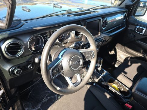 Used 2023 Jeep Wrangler Sahara image 9