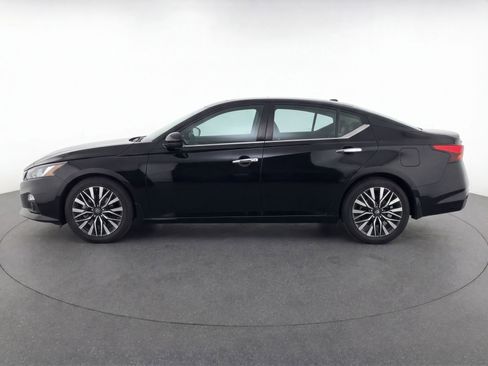 Used 2024 Nissan Altima 2.5 SV image 5