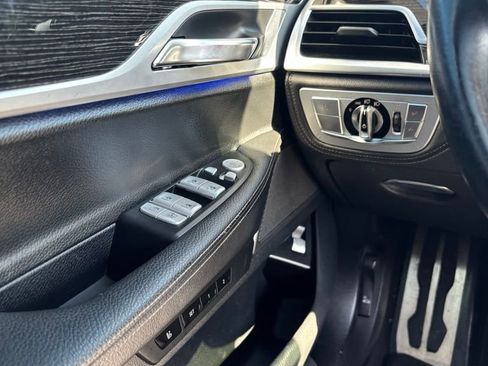 Used 2019 BMW 740i image 19