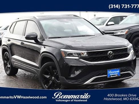 Used 2023 Volkswagen Taos SE w/ Panoramic Sunroof Package AWD/4WD image 1