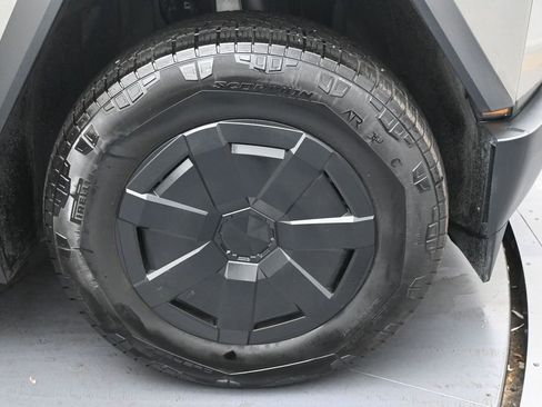 Used 2024 Tesla Cybertruck AWD Crew Cab image 31