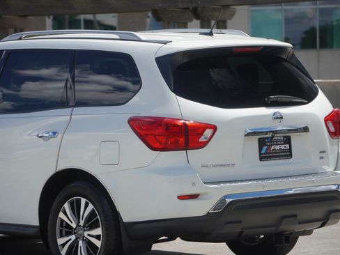 Used 2017 Nissan Pathfinder SL image 24