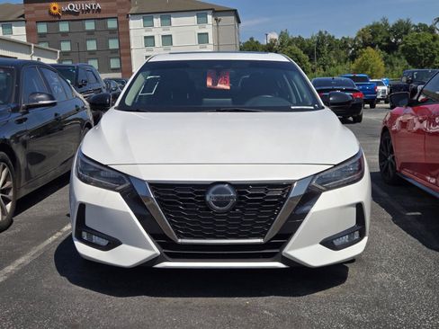 Used 2021 Nissan Sentra SR w/ SR Premium Package FWD image 2