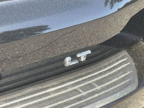 Used 2023 Chevrolet Suburban LT image 30