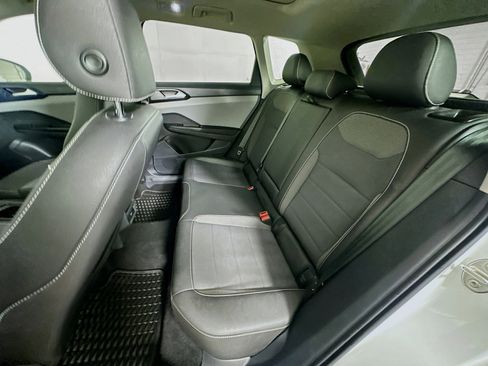 Used 2023 Volkswagen Taos SE image 26