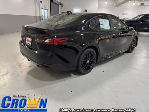 New 2026 Toyota Camry SE AWD/4WD image 9