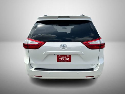Used 2017 Toyota Sienna XLE w/ XLE Navigation Package FWD image 9