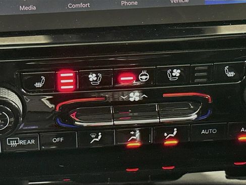 Used 2024 Jeep Grand Cherokee Limited w/ Luxury Tech Group II AWD/4WD image 21