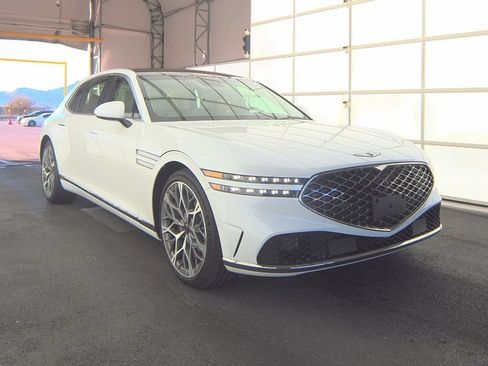 Used 2025 Genesis G90 3.5T AWD/4WD image 2