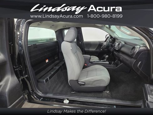 Used 2017 Toyota Tacoma SR image 10