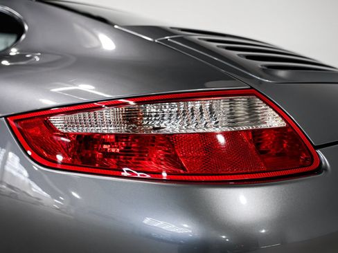 Used 2005 Porsche 911 Carrera S RWD image 31