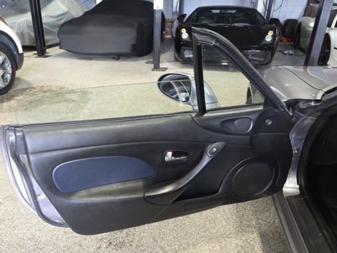 Used 2003 MAZDA MX-5 Miata RWD image 22