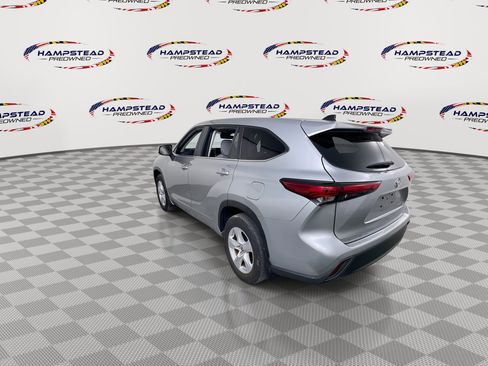 Used 2023 Toyota Highlander L AWD/4WD image 6
