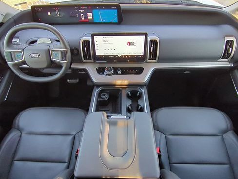 Used 2025 Ford Expedition Active RWD image 15