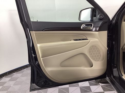 Used 2014 Jeep Grand Cherokee Laredo w/ Security & Convenience Group image 26