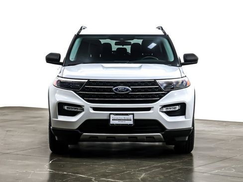 Used 2023 Ford Explorer XLT w/ Equipment Group 202A image 3