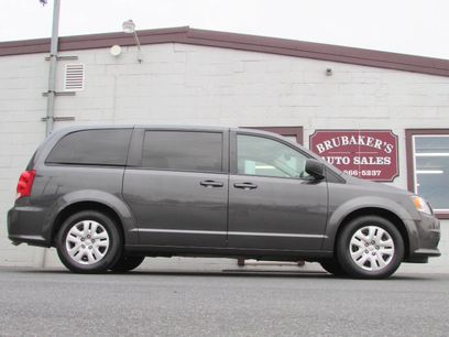 Used 2018 Dodge Grand Caravan SE w/ UConnect Hands-Free Group