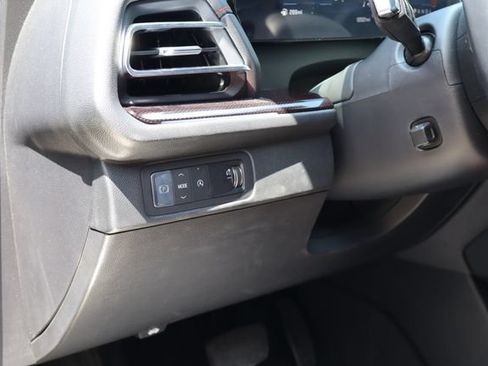 Used 2025 Chevrolet Traverse RS FWD image 27
