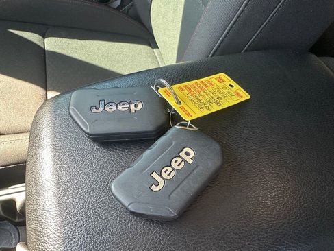 Used 2022 Jeep Wrangler Unlimited Rubicon w/ Cold Weather Group image 8