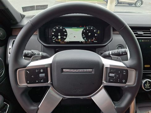 Used 2025 Land Rover Discovery Dynamic SE AWD/4WD image 22