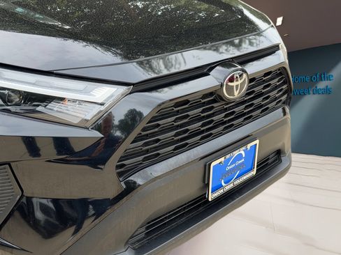 Used 2025 Toyota RAV4 XLE FWD image 3