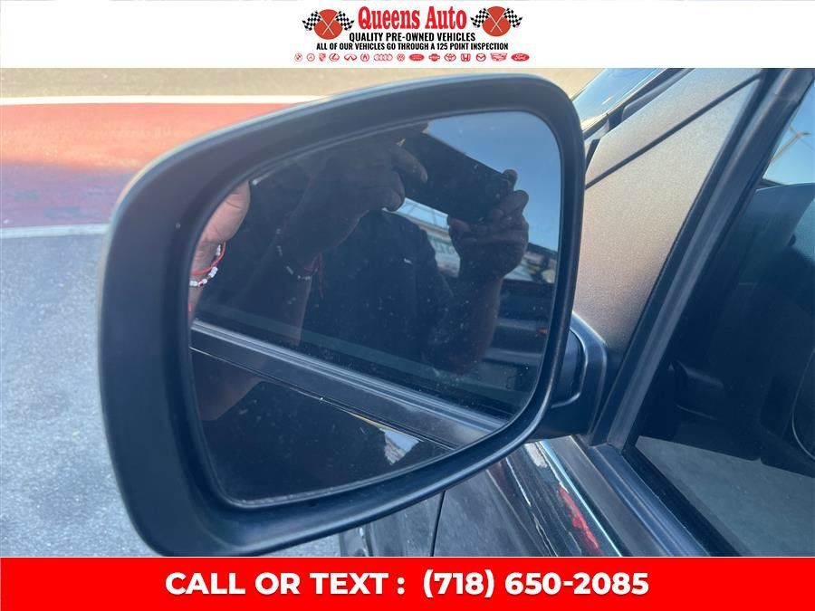 Used 2019 Dodge Grand Caravan SE FWD image 29