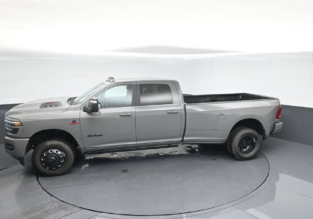 New 2026 RAM 3500 Laramie AWD/4WD image 42