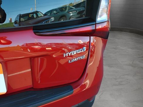 Used 2022 Toyota Prius Limited w/ Premium Convenience Package FWD image 27