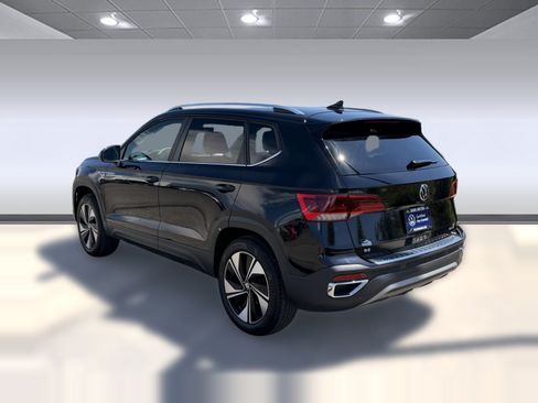 Used 2024 Volkswagen Taos SE AWD/4WD image 3