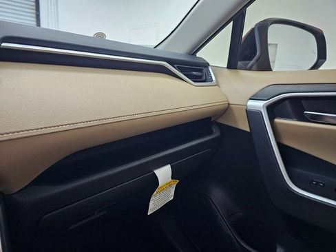 Used 2025 Toyota RAV4 XLE Premium image 22