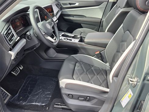 New 2026 Volkswagen Atlas Peak Edition image 6