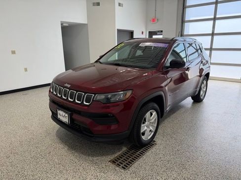 Used 2022 Jeep Compass Latitude w/ Convenience Group AWD/4WD image 4