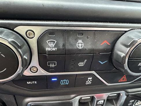 Used 2022 Jeep Wrangler Unlimited Sahara w/ Cold Weather Group image 16