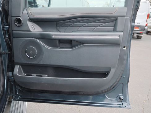 Certified 2023 Ford Expedition Platinum image 38