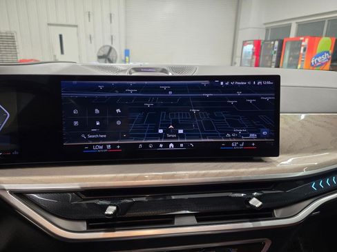 Used 2025 BMW X7 xDrive40i w/ Executive Package AWD/4WD image 23