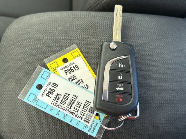 Used 2025 Toyota Corolla LE FWD image 29