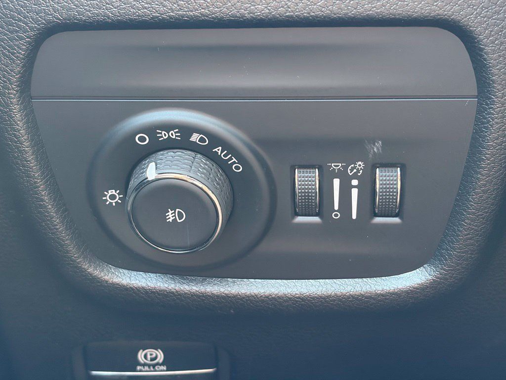 Used 2024 Jeep Grand Cherokee L Limited AWD/4WD image 34