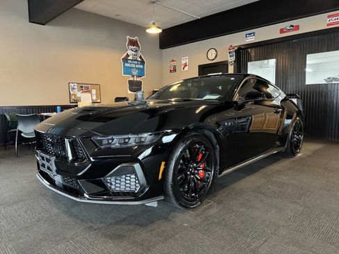 Used 2025 Ford Mustang GT Premium image 3