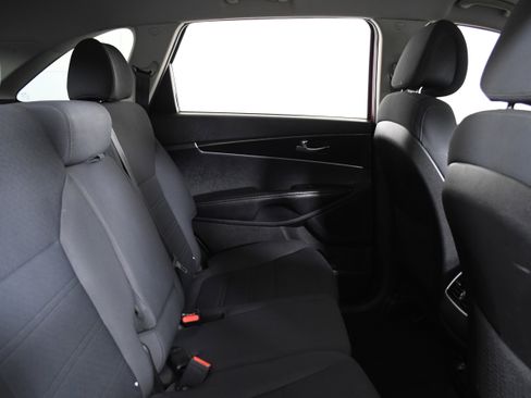 Used 2016 Kia Sorento LX w/ LX Convenience Package image 24