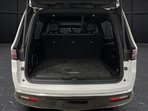 Used 2024 Jeep Wagoneer L 4WD w/ Premium Group I image 15