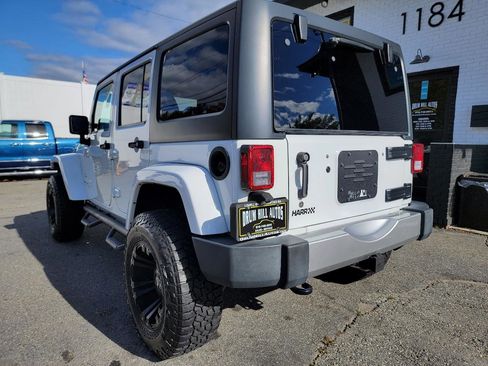 Used 2017 Jeep Wrangler Unlimited Sahara AWD/4WD image 3